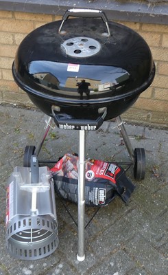 Lot 1334 - A Weber freestanding barbecue with accessories