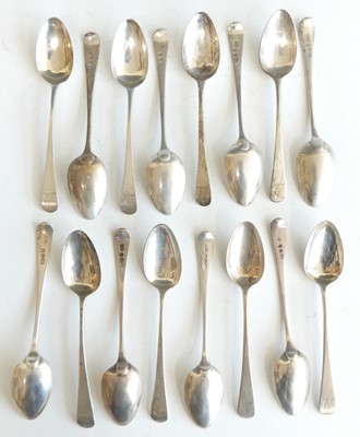 Lot 2106 - A set of sixteen George III silver teaspoons,...