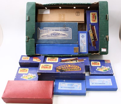 Lot 632 - Hornby-Dublo boxed accessories to include:...