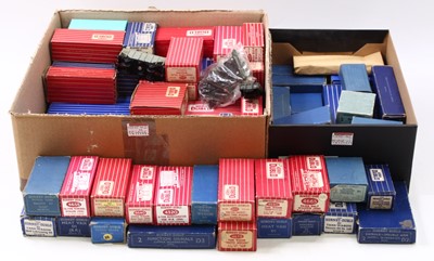 Lot 638 - Hornby-Dublo boxed goods wagons and others to...