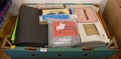 Lot 1505 - A collection of N gauge accessories and...