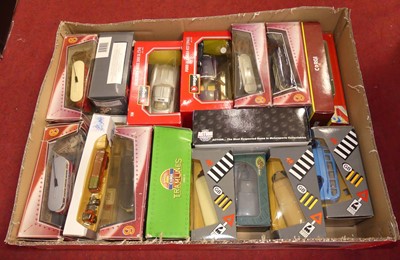 Lot 1531 - A box of mixed modern issue diecast, to...