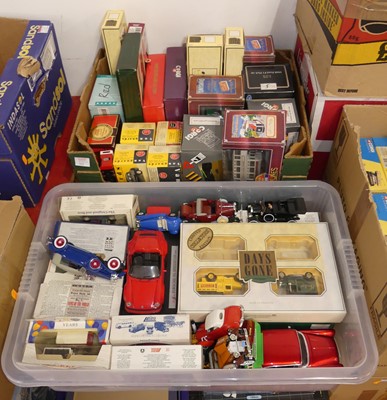 Lot 1522 - Two trays of mixed modern issue diecast, with...