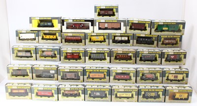 Lot 565 - One tray of 34 Wrenn 00 gauge 4/6 wheeled...