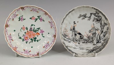 Lot 2042 - An English porcelain saucer, 18th century,...