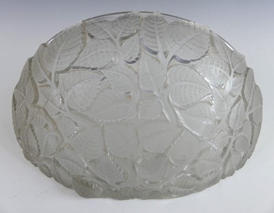 Lot 67 - René Lalique (1860-1945) - a 'Charmes' moulded...