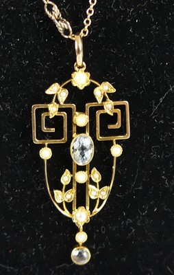 Lot 2306 - An Edwardian 15ct gold aquamarine and...