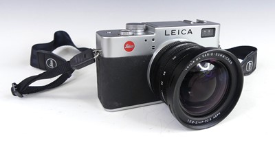 Lot 158 - A Leica Digilux 2 digital camera, numbered...