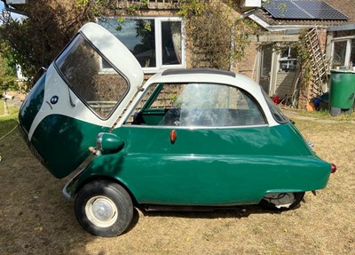 Lot 2627 - A 1960 BMW Isetta tricycle 298cc Registration...