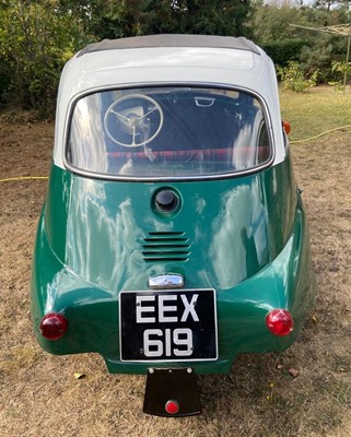 Lot 2627 - A 1960 BMW Isetta tricycle 298cc Registration...