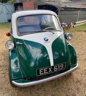 Lot 2627 - A 1960 BMW Isetta tricycle 298cc Registration...