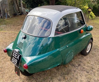 Lot 2627 - A 1960 BMW Isetta tricycle 298cc Registration...