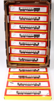 Lot 387 - One tray containing one boxed rake of Hornby...