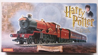 Lot 292 - A mostly complete Hornby 00 gauge Hogwarts...