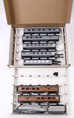 Lot 532 - Three rakes of 00 gauge coaches, including:...