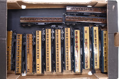 Lot 524 - One tray containing 00 gauge Grafar and...