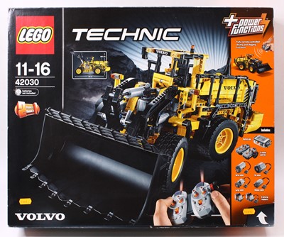 Lot 1882 - Lego Technic Battery and radio control...