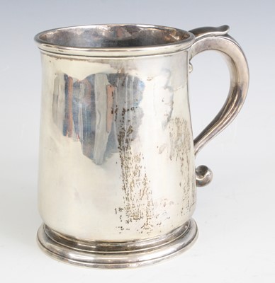 Lot 2193 - A George I silver tankard, having an S-scroll...