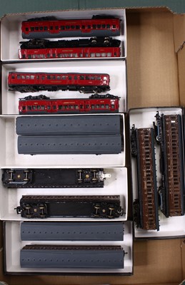 Lot 528 - A collection of 00 gauge 4 car London...