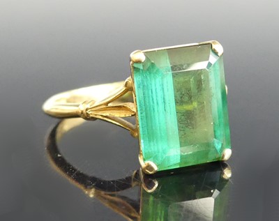 Lot 2516 - An 18ct yellow gold tourmaline single stone...