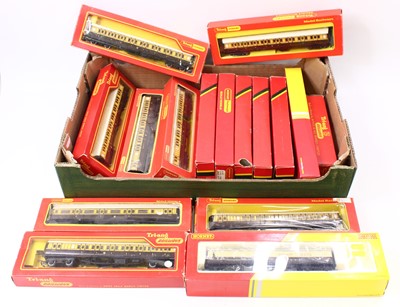 Lot 689 - One tray containing approx 16 GWR Triang and...