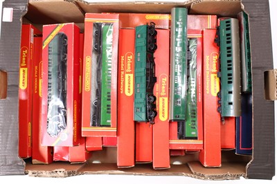 Lot 685 - One tray of 00 gauge Hornby, Triang and...