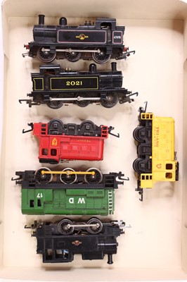 Lot 742 - One small tray of Triang 00 gauge locos,...