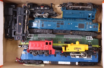 Lot 710 - A collection of unboxed 00 gauge Triang locos,...