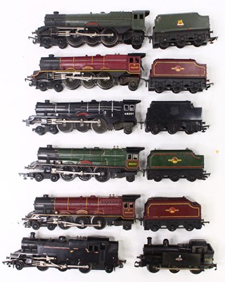 Lot 711 - A collection of seven Triang locos to include...