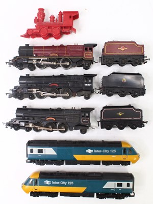 Lot 653 - A collection of four Triang 00 gauge locos,...