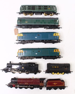 Lot 713 - A collection of mainly Triang 00 gauge locos,...