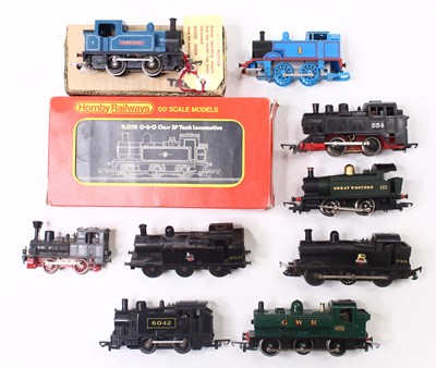 Lot 678 - A collection of nine mainly Triang tank...