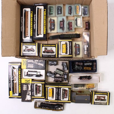 Lot 854 - Collection of N-gauge items: German 4-6-2 loco...