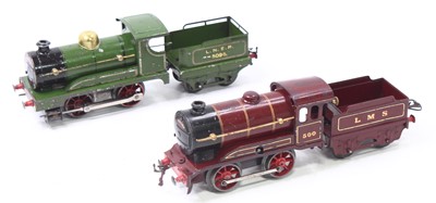 Lot 138 - Hornby group of 2 clockwork loose examples to...