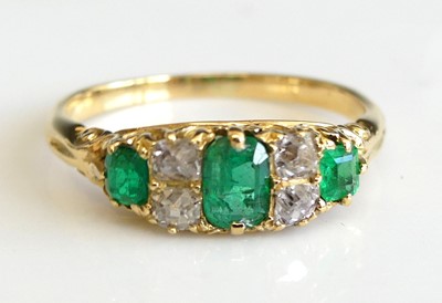 Lot 2518 - A late Victorian yellow metal emerald and...