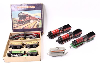 Lot 117 - Tray containing Hornby Clockwork loose loco...