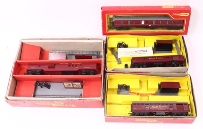 Lot 667 - Three boxed Triang 00 gauge operating Royal...