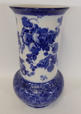 Lot 81 - A large Royal Doulton blue & white transfer...