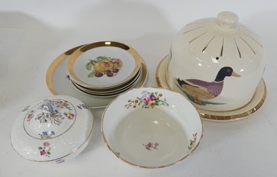 Lot 95 - A collection of mixed ceramics to include...