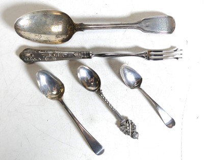 Lot 323 - A collection of mixed silver flatware, to...