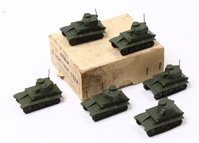 Lot 1335 - Dinky Toys No.152A Trade box of 6 Light Tanks,...