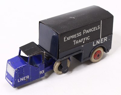 Lot 1273 - Dinky Toys, 33R Mechanical Horse and Trailer,...