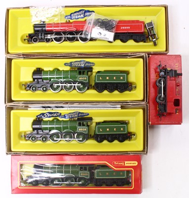 Lot 666 - A collection of Triang 00 gauge locos,...