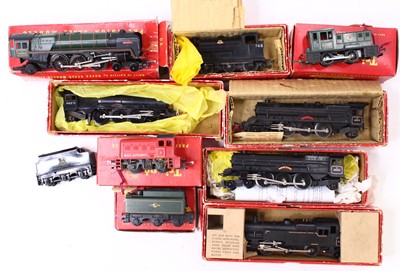 Lot 665 - One tray containing Triang 00 gauge locos,...