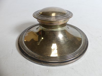 Lot 347 - A silver capstan inkwell, loaded base, marks...