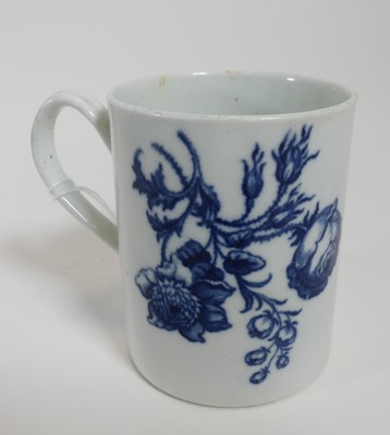 Lot 182 - An 18th century Worcester porcelain mug,...