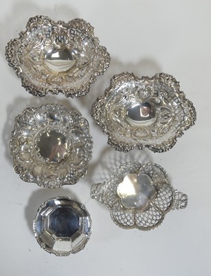 Lot 242 - A pair of Edwardian pierced silver bonbon...