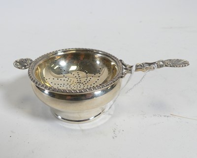 Lot 256 - An Elizabeth II silver tea strainer on stand,...