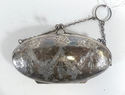 Lot 259 - A George V silver lady's purse, of oval shape,...