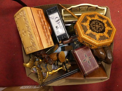 Lot 678 - A box of miscellaneous items to include treen